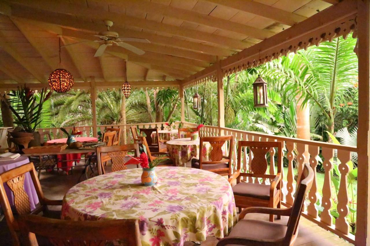 מלון קסטריס Pink Plantation House מראה חיצוני תמונה